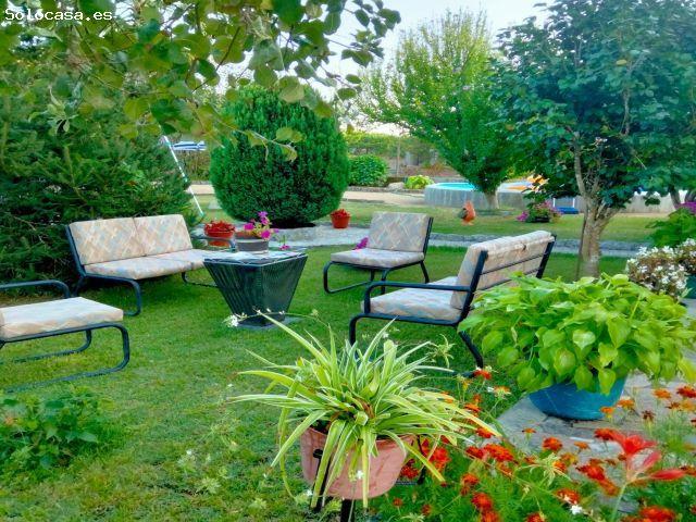 Chalet con jardín y piscina en Leiro