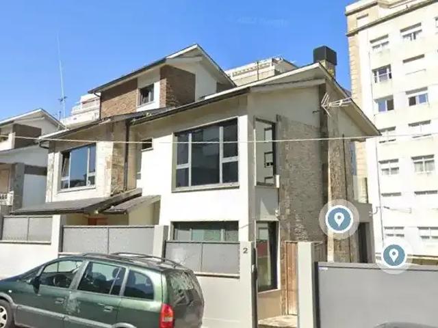 Chalet con jardín en alquiler en Avenida da Hispanidade 2