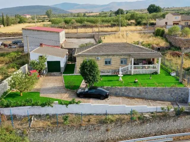 Chalet con jardín en alquiler en Calle puerta del lugar 36