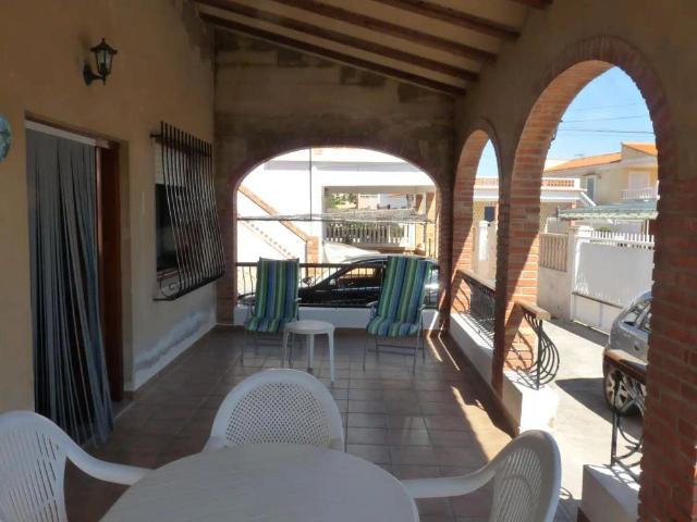 Chalet con jardín en alquiler en Oliva Playa