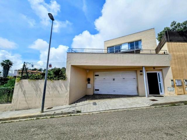 Chalet con licencia turística, piscina y vistas únicas