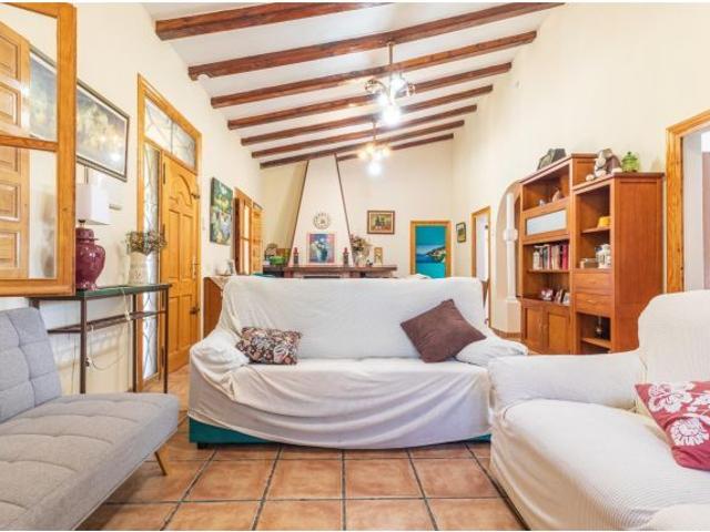 Chalet con parcela de 3.000m2, en paraje La Matanza