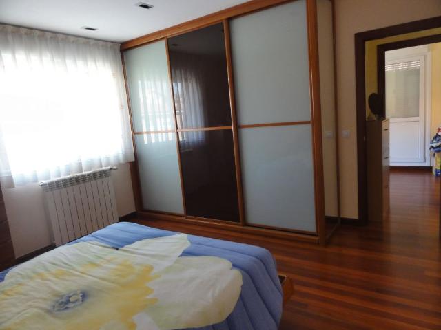 Chalet con parcela en Oyón Junto a las piscinas.!