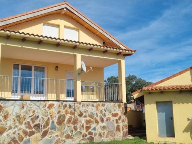 chalet con parcela y 5 dormitorios, a 1 hora desde Madrid