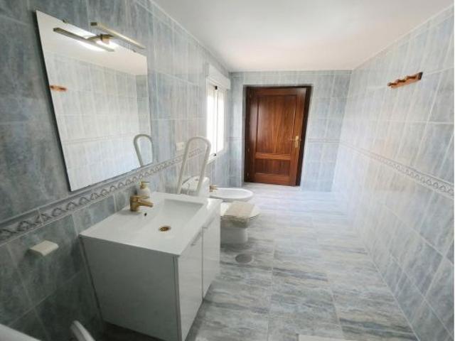 Chalet con patio mediterráneo y licencia turística en Granada Ref: DLR_571