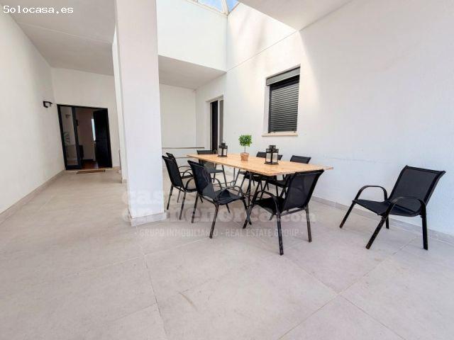 Chalet con piscina cerca del mar en Calan Blanes