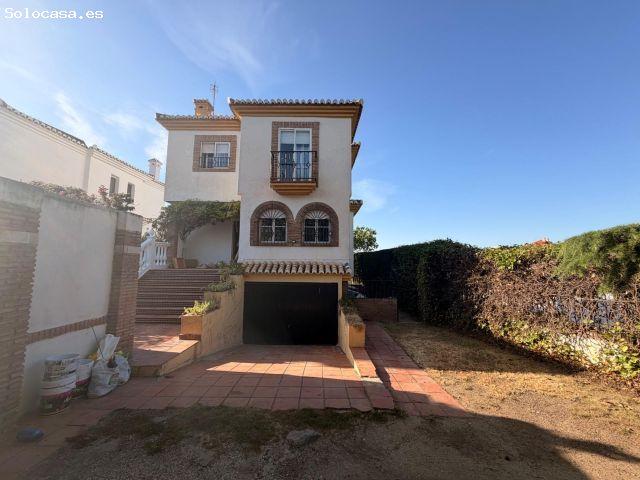 Chalet con piscina a la salida de Ogíjares