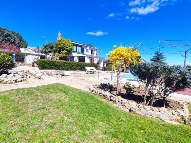 Chalet con piscina adaptado movilidad reducida. Dos plantas independientes. Sin comisiones. Estudiamos financiación