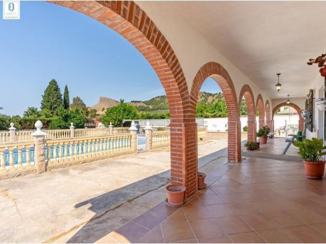 CHALET CON PISCINA EN CORTIJO PRETEL ALBOLOTE