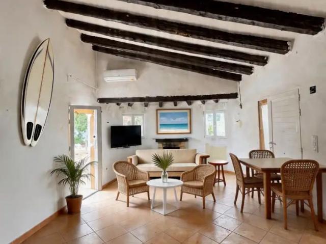 Chalet con piscina en alquiler en Carrer Mabra
