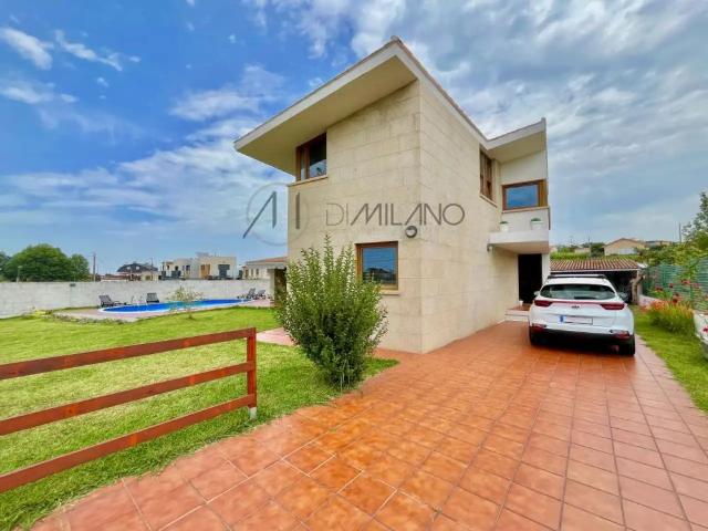 Chalet con piscina en alquiler en Avenida Ricardo Mella