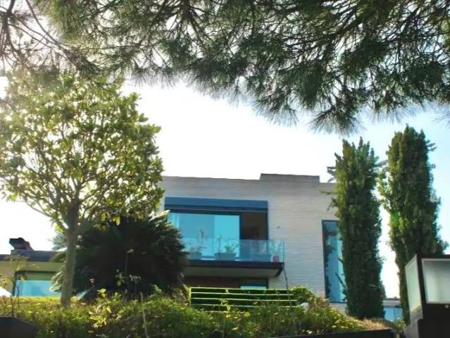 Chalet con piscina en alquiler en Avinguda montseny 43