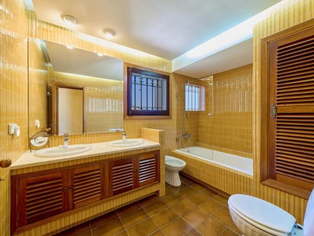 Chalet con piscina en alquiler en Este