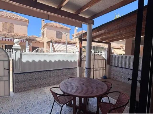 Chalet con piscina en alquiler en Los Balcones Los Altos