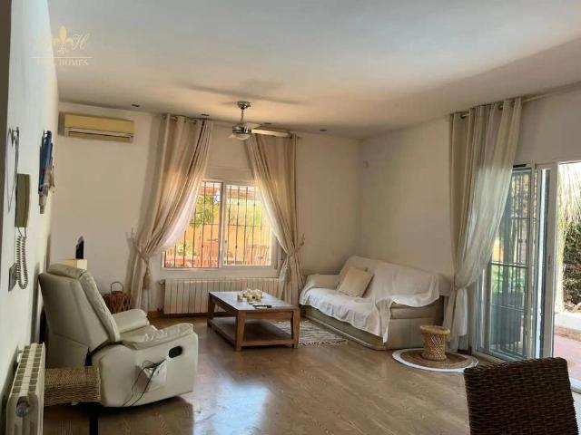 Chalet con piscina en alquiler en lleons