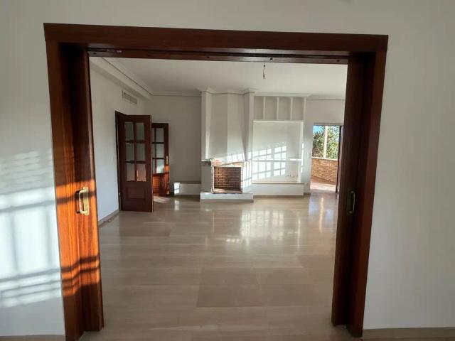 Chalet con piscina en alquiler en Norte Sierra