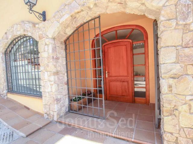 Chalet con piscina en alquiler en Teià