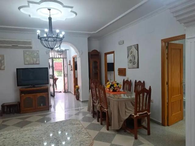 Chalet con piscina en alquiler en Urbanización San federico Echaguy Calle C