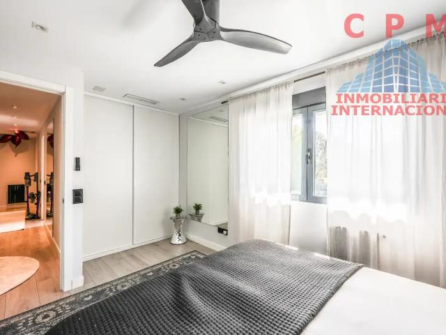 Chalet con piscina en alquiler en Urbanizaciones