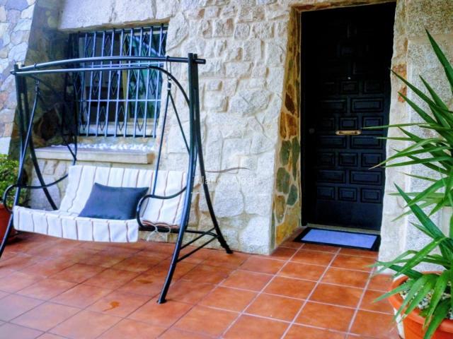 chalet con piscina en hio