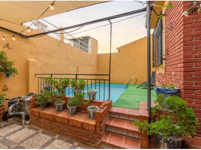 Chalet con Piscina en los Rebites junto a Granada capital
