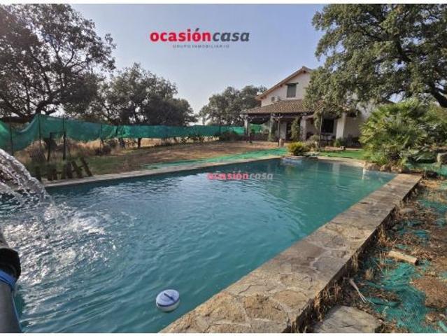 CHALET CON PISCINA EN VENTA