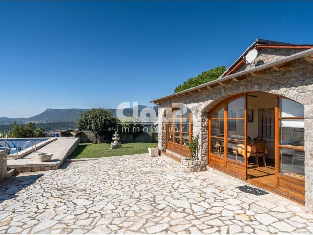 CHALET CON PISCINA EN VENTA EN BERGA