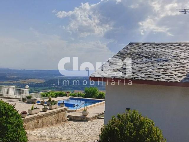 CHALET CON PISCINA EN VENTA EN BERGA