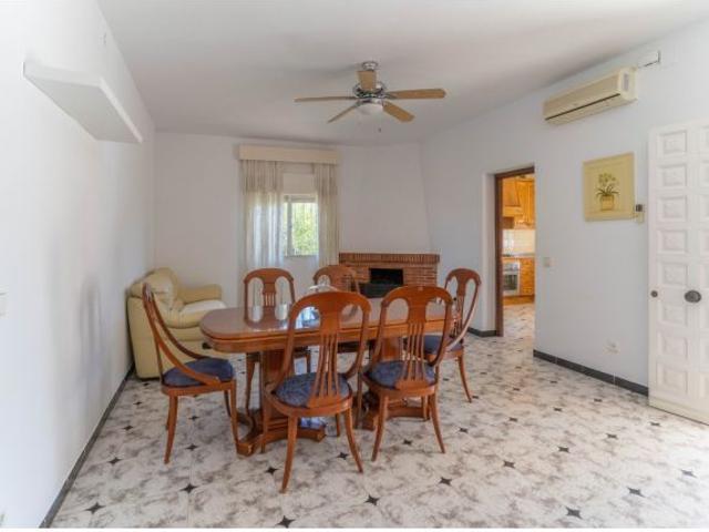 CHALET CON PISCINA, JARDIN Y GARAJE
