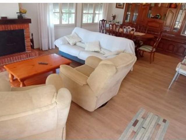 CHALET CON PISCINA PRIVADA EN COSTA SUR PARA ALQUILER ANUAL