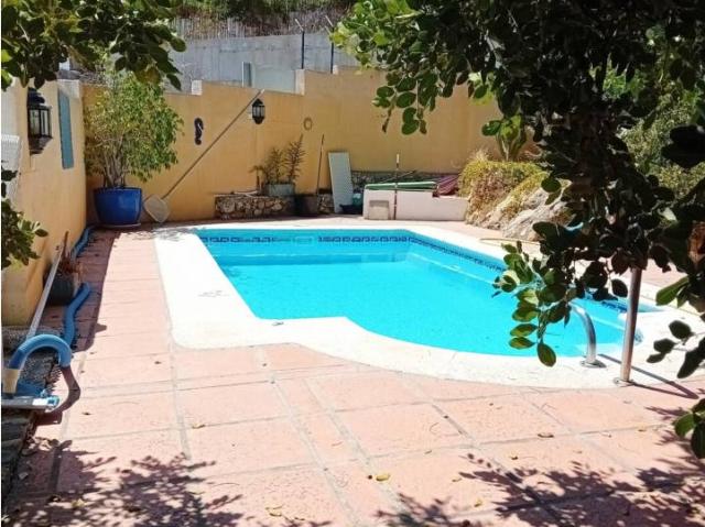 CHALET CON PISCINA PRIVADA EN LA HERRADURA. En Julio 1.200€/semana. EnAgosto 1.400€