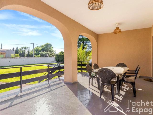 Chalet con piscina y vistas en Náquera