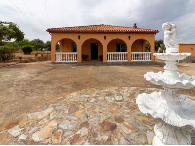 Chalet con piscina y zona de ocio en Campomanes