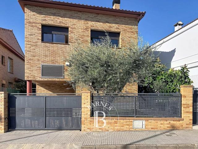 Chalet con piscina y ascensor en Pineda de Mar, Barcelona 377m² Pineda de Mar