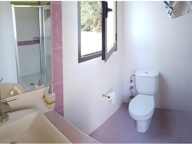 CHALET CON PISCINA Y CANCHA DE TENNIS