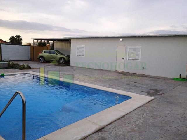 Parcela con casa, piscina y casa de invitados en Don Rodrigo – Los Palacios y Villafranca