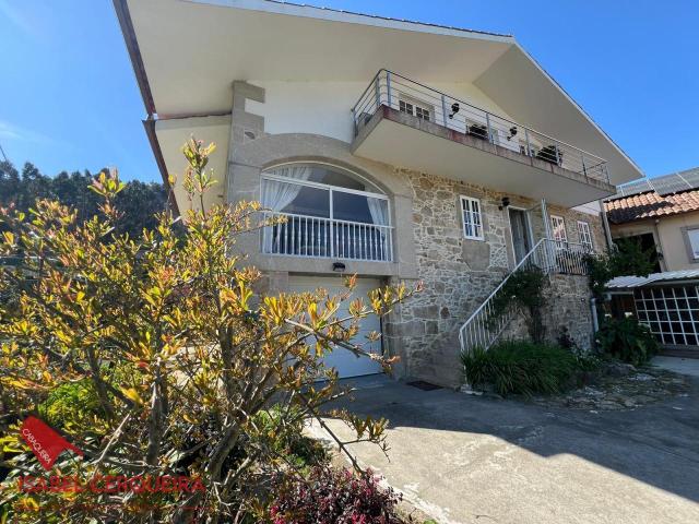 Chalet con piscina y gran finca en O Rosal Vive con espacio, privacidad y vistas únicas