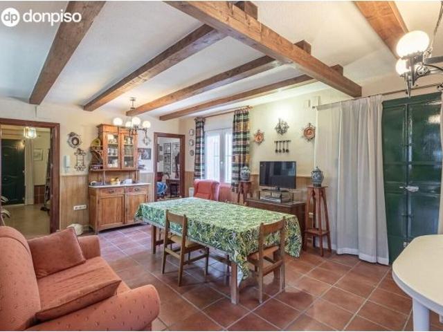 Chalet con piscina y gran parcela en la urbanización Molino Alto de Otura