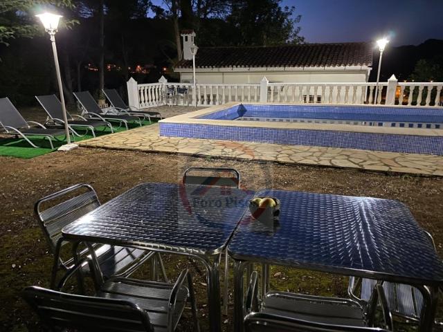 CHALET CON PISCINA Y OLIVOS EN URB. BIXQUERT XATIVA