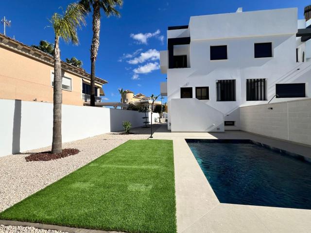 CHALET CON SOLÁRIUM, PISCINA Y SÓTANO