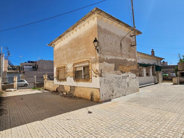 Chalet con parcela de 700m2 en La Rosaleda