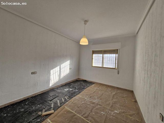 CHALET CON TERRENO URBANO INDEPENDIENTE EN ZONA DE PUEBLO EN MACISVENDA/ MURCIA