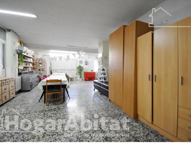 CHALET CON 17 DORMITORIOS, PISCINA, GARAJE, JARDÍN Y BARBACOA