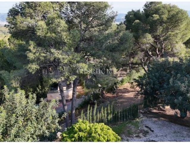 Chalet con 2.300 metros de parcela