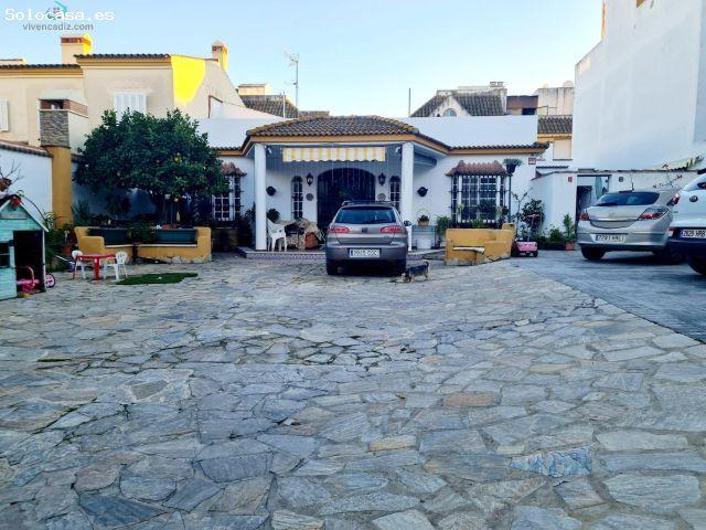 Chalet con 2 casas en Camposoto