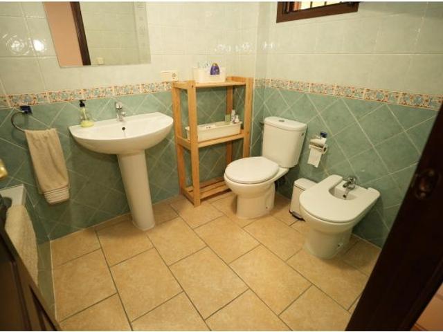 Chalet con 2 viviendas con local en Campo Alegre