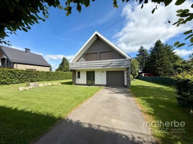 Chalet contemporain meublé avec garage et jardin de 1.030 m²