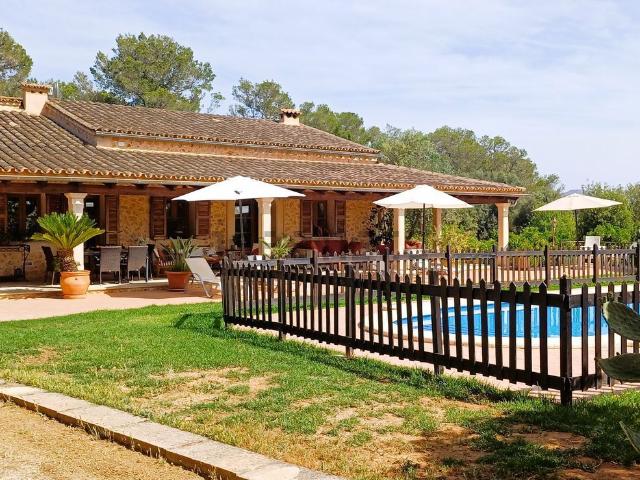 Chalet, Costitx