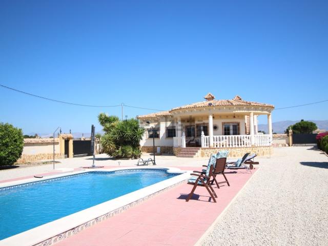Chalet, Catral