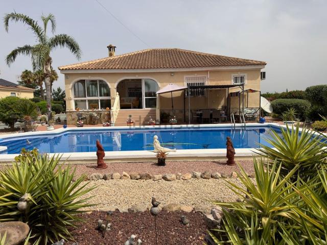 Chalet, Catral